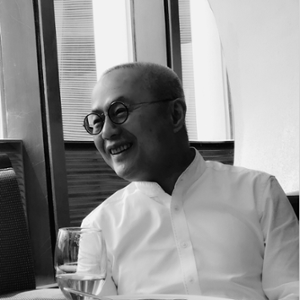Wenzhi Ye (CEO of Sunriver Holding Group Co., Ltd.)